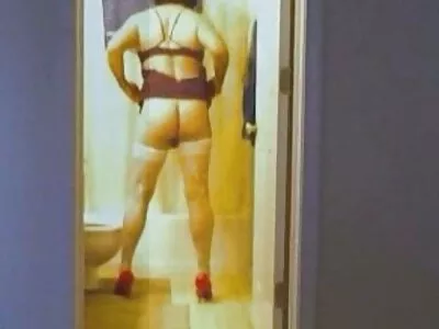 Rothaariges Mädchen reibt sich ihre you porn reife Klitoris