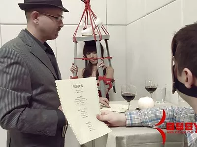 Ellie Eilish deutsche reife nackte frauen nimmt sich Sperma ins Gesicht, nachdem sie Micks Schwanz bedient hat