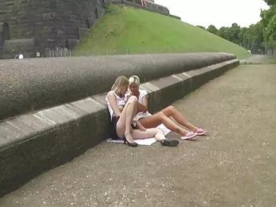 Zwei leidenschaftliche Sekretärinnen werden deutsche pornofilme mit älteren frauen genagelt