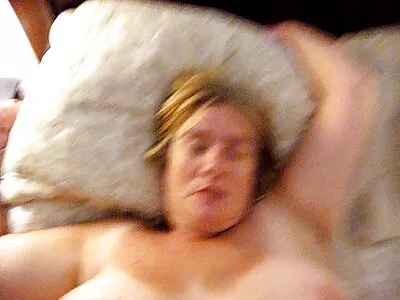Junge Göttin Emily Willis beglückt hübschen schwarzen Kerl im reife deutsche milfs Bett