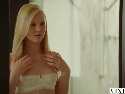 Mama Emma Starr hüllt die Männlichkeit reife deutsche frauenfilme eines jungen Mannes ein