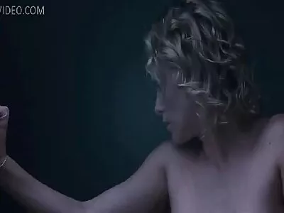 Seidighaarige Hottie auf deutsche sex filme mit alten frauen den kalten Boden gerammt